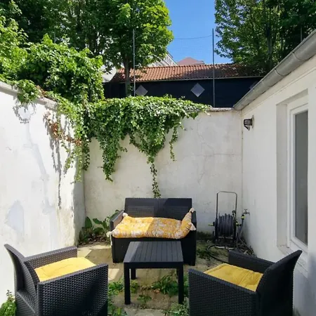 Holiday home Maison Spacieuse Proche Et Vieille